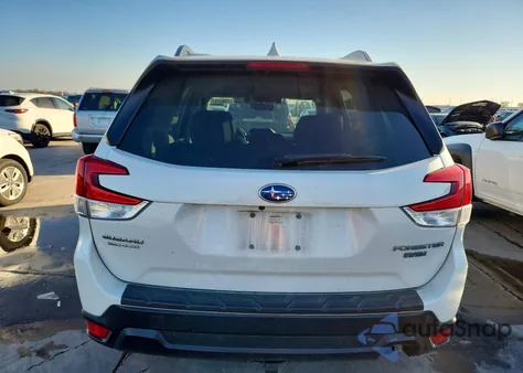 2021 Subaru Forester Premium z USA, uszkodzony, nr VIN JF2SKAJC7MH400664